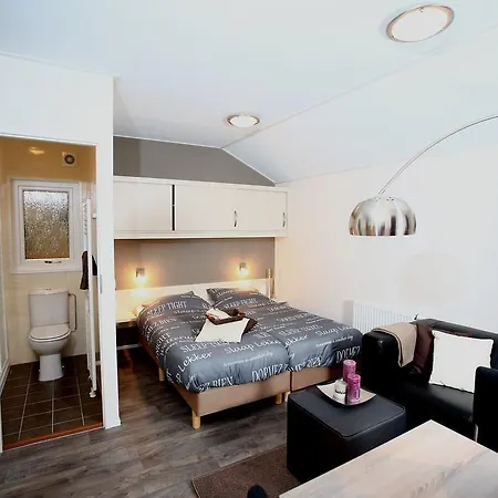 Деревянный коттедж Campingpark De Bongerd Tuitjenhorn